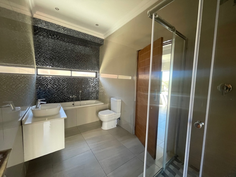 5 Bedroom Property for Sale in Wild Olive Estate Free State